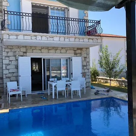 Alacati Yali Mah Oezel Havuzlu Villa Villa *