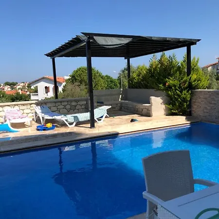 Alacati Yali Mah Oezel Havuzlu Villa Villa Çeşme